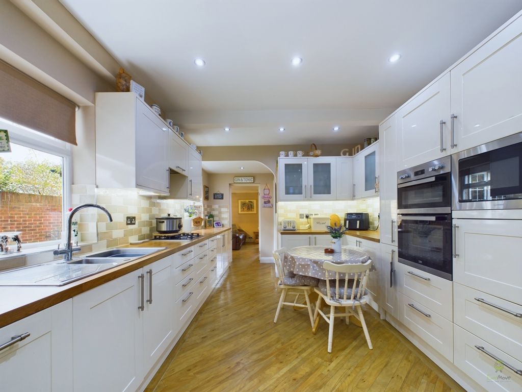 Property photo 2 of 23 Presented By Nicoleta At Ewemove Bexleyheath And D