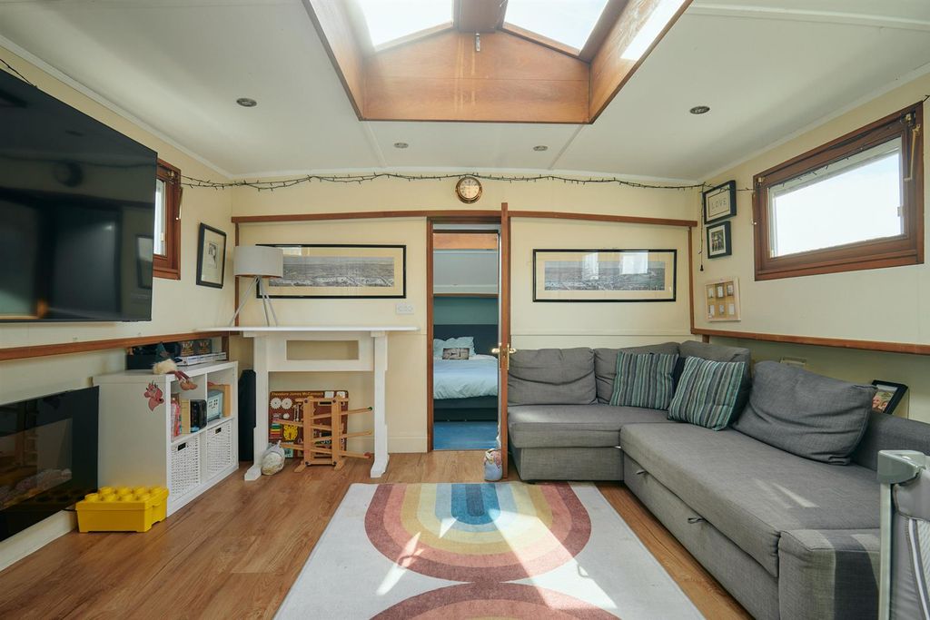 Property photo 3 of 26