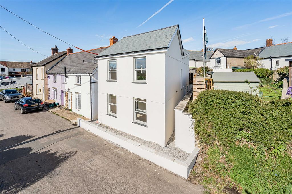 Property photo 1 of 42