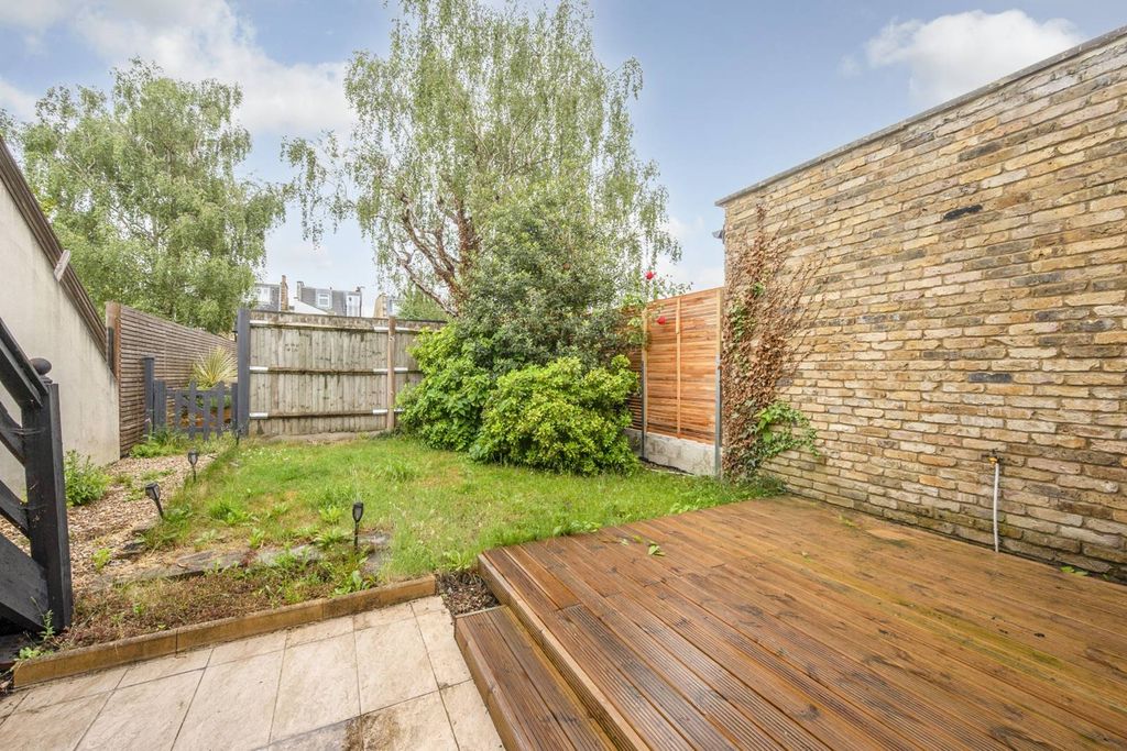 Property photo 2 of 9