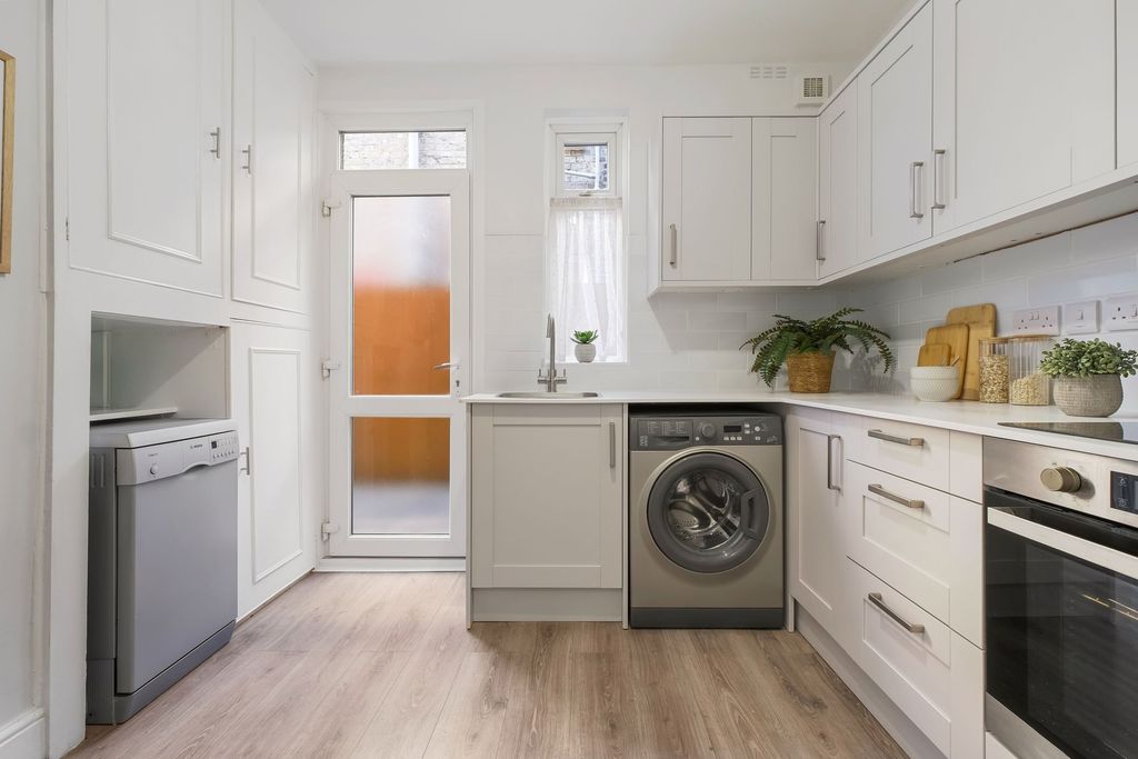 Property photo 3 of 25