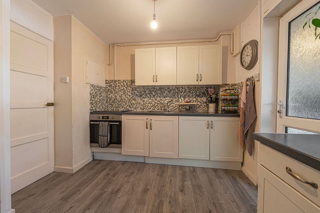 Property photo 2 of 39