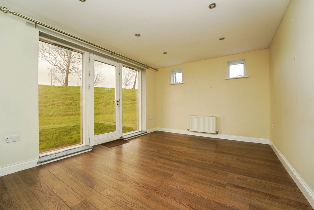 Property photo 2 of 7 Pbox-Img.Jpg