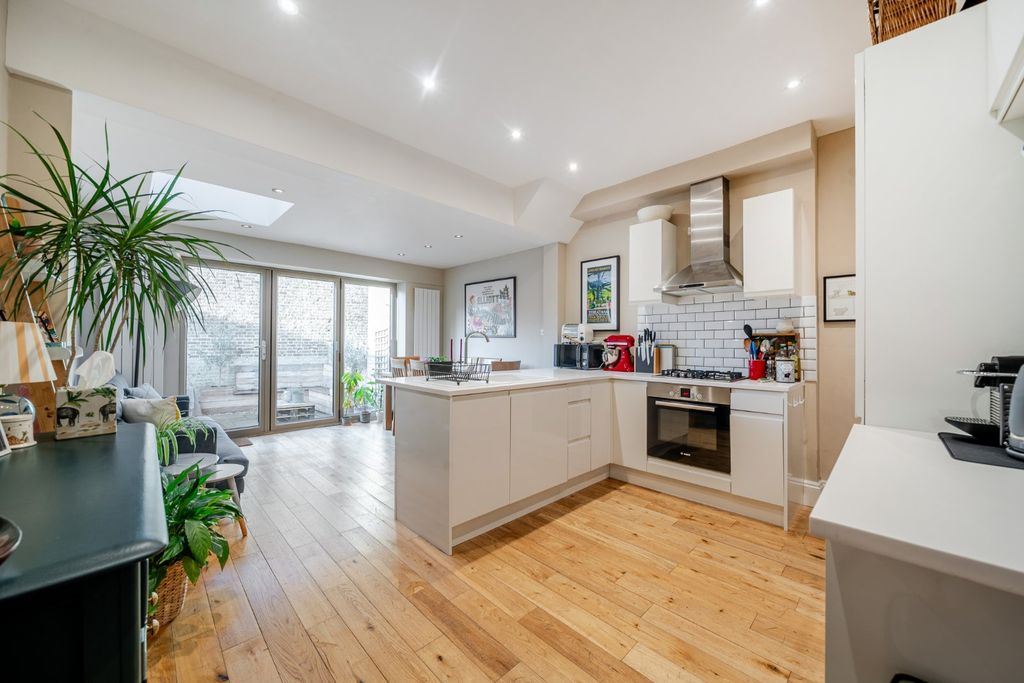 Property photo 2 of 10 Picture No. 12