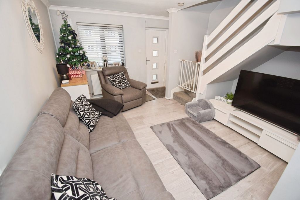 Property photo 3 of 17 Living Room