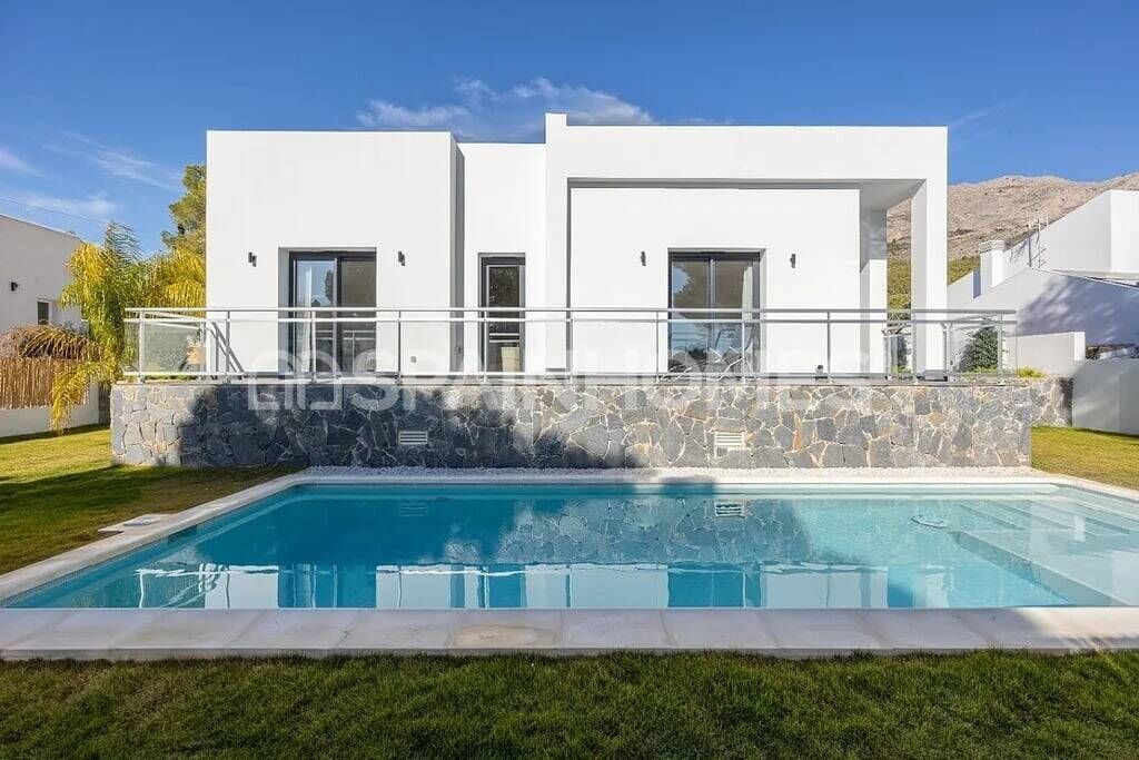 Property photo 1 of 93