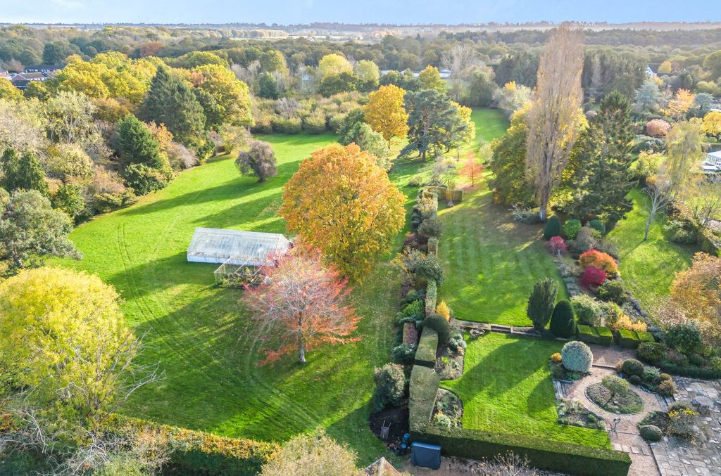 Property photo 3 of 28 Gardens