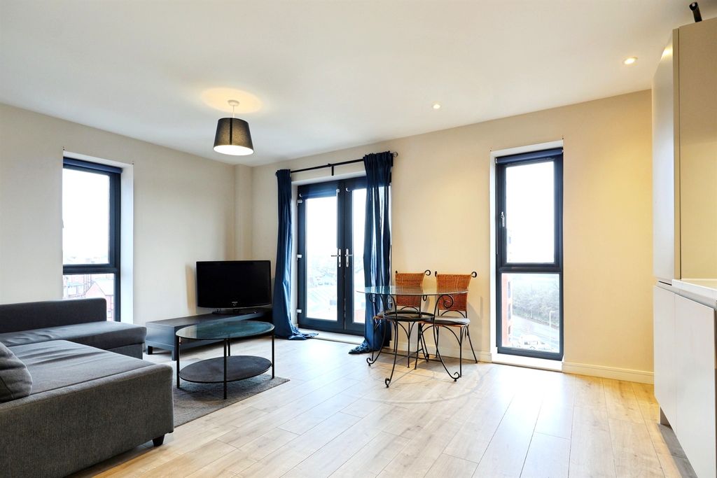Property photo 1 of 8