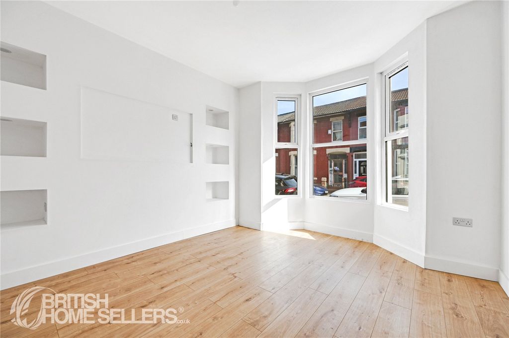 Property photo 3 of 16 Picture No. 10