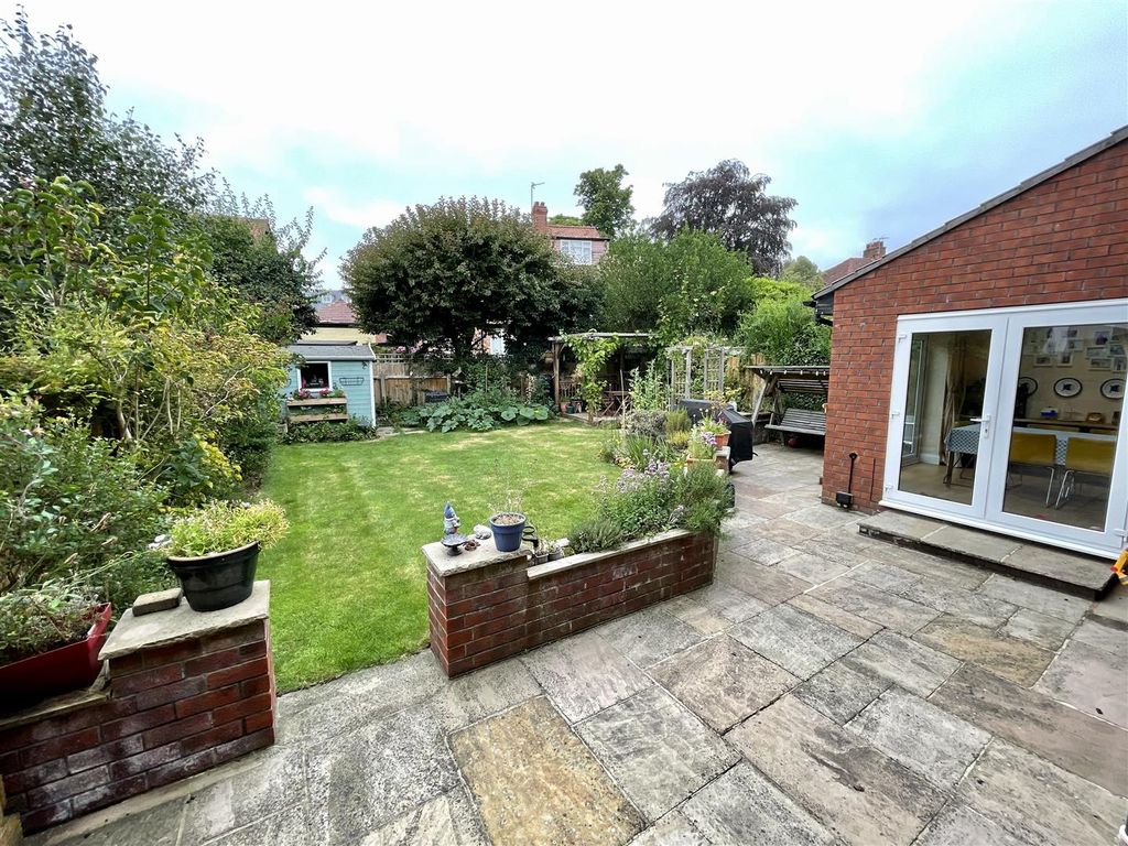 Property photo 2 of 19 Externally