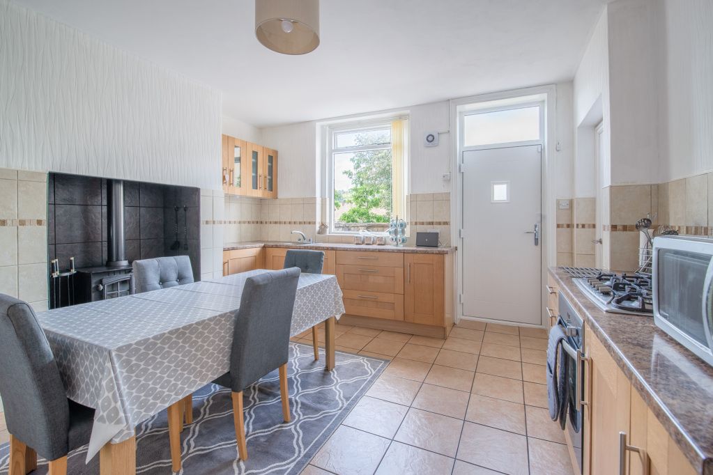 Property photo 3 of 25 Dining Kitchen