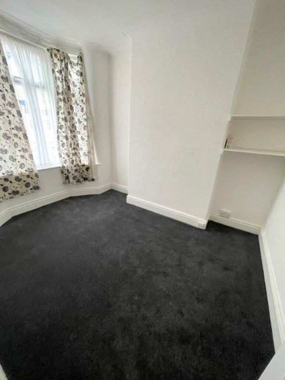 Property photo 2 of 10 Bedroom