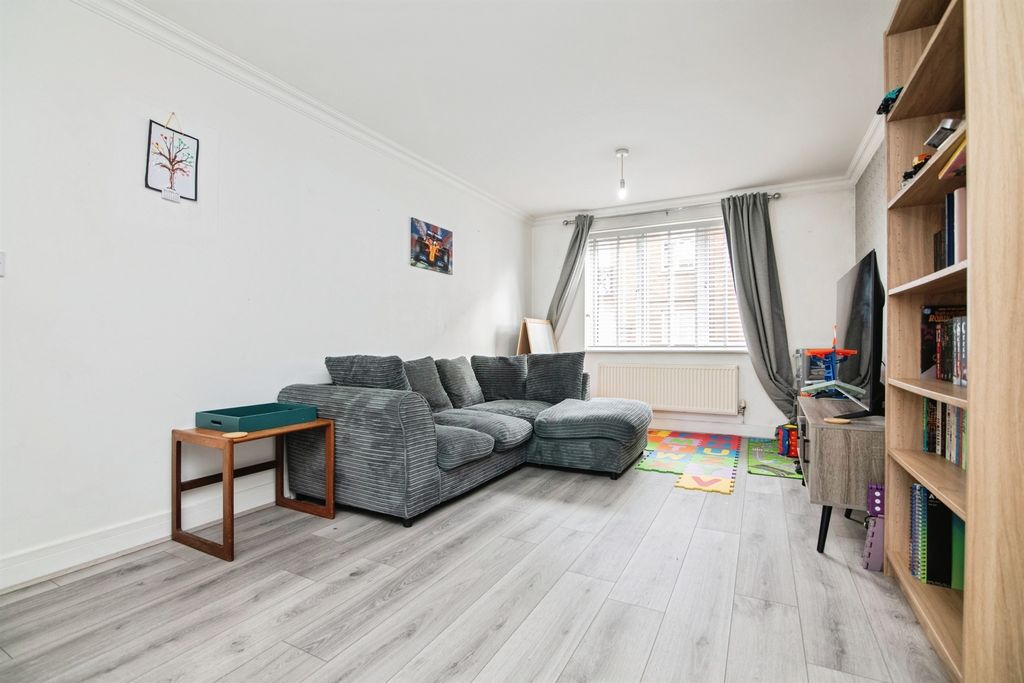 Property photo 3 of 12