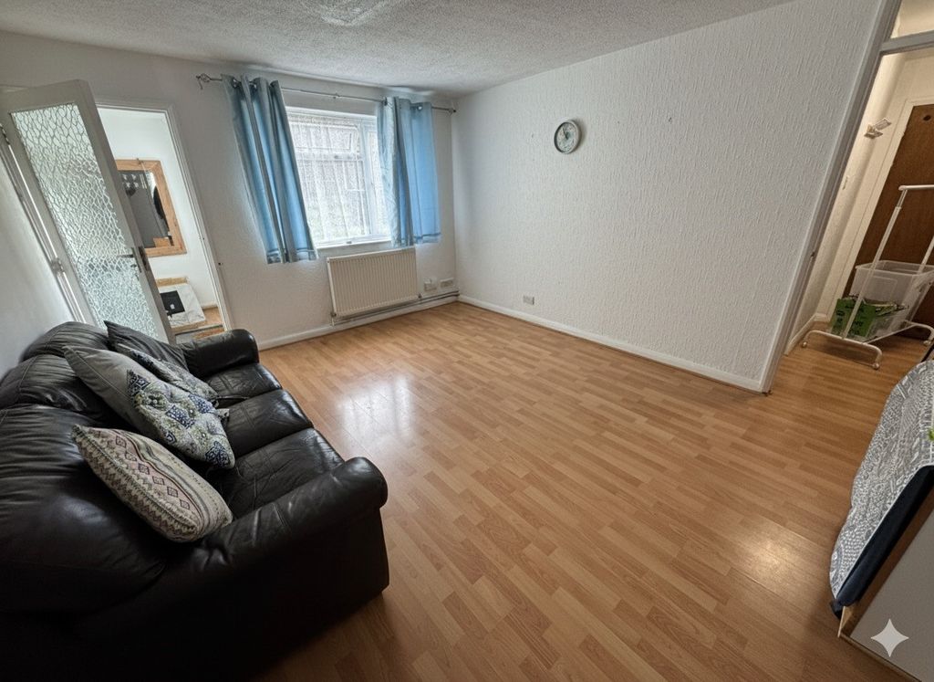 Property photo 2 of 9 Lounge