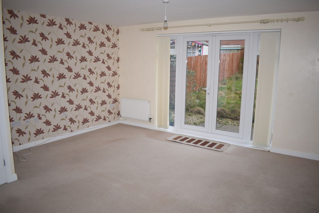 Property photo 3 of 12 Lounge