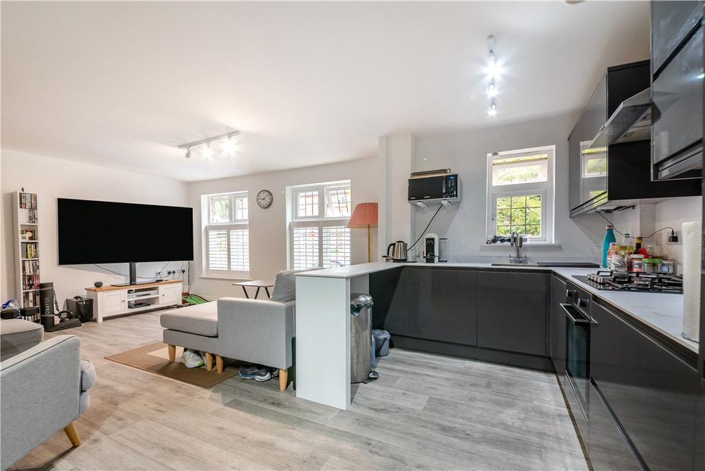 Property photo 3 of 11 Kitchen