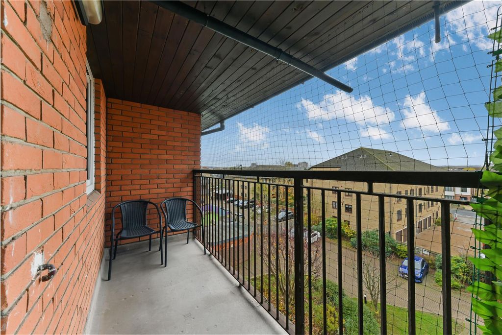 Property photo 3 of 8 Balcony