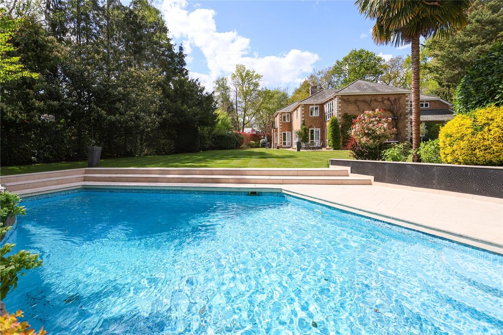 Property photo 2 of 18 Swimming Pool