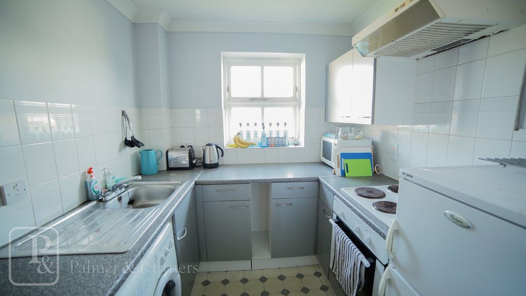 Property photo 3 of 8 Kitchen