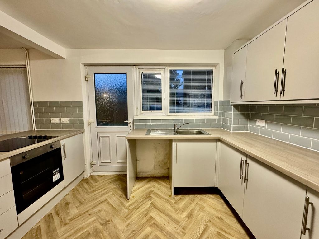 Property photo 2 of 25