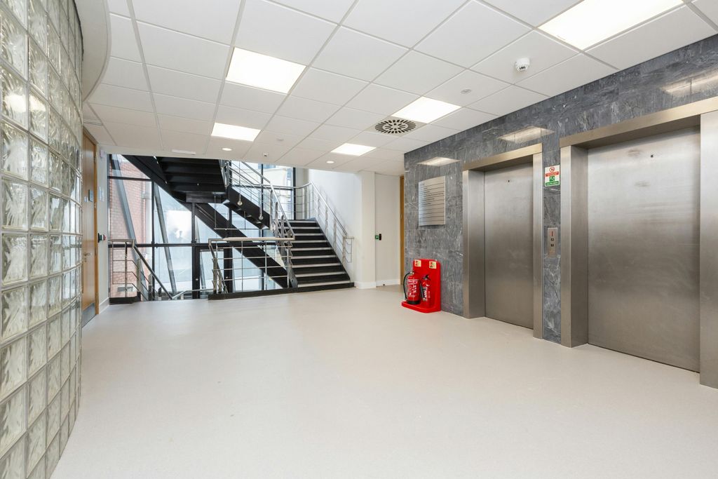 Property photo 3 of 15 72 Wilton Way 01.Jpg