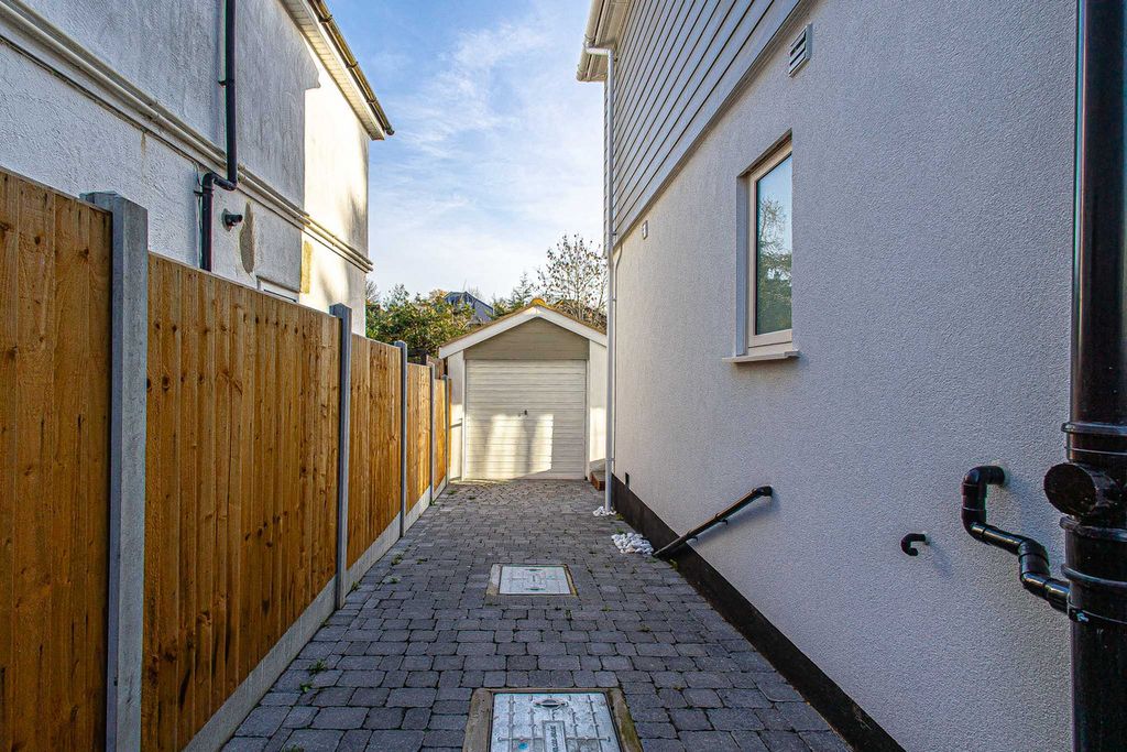 Additional image 40 of 4 bed detached house for saleThundersley Park Road, Benfleet SS7