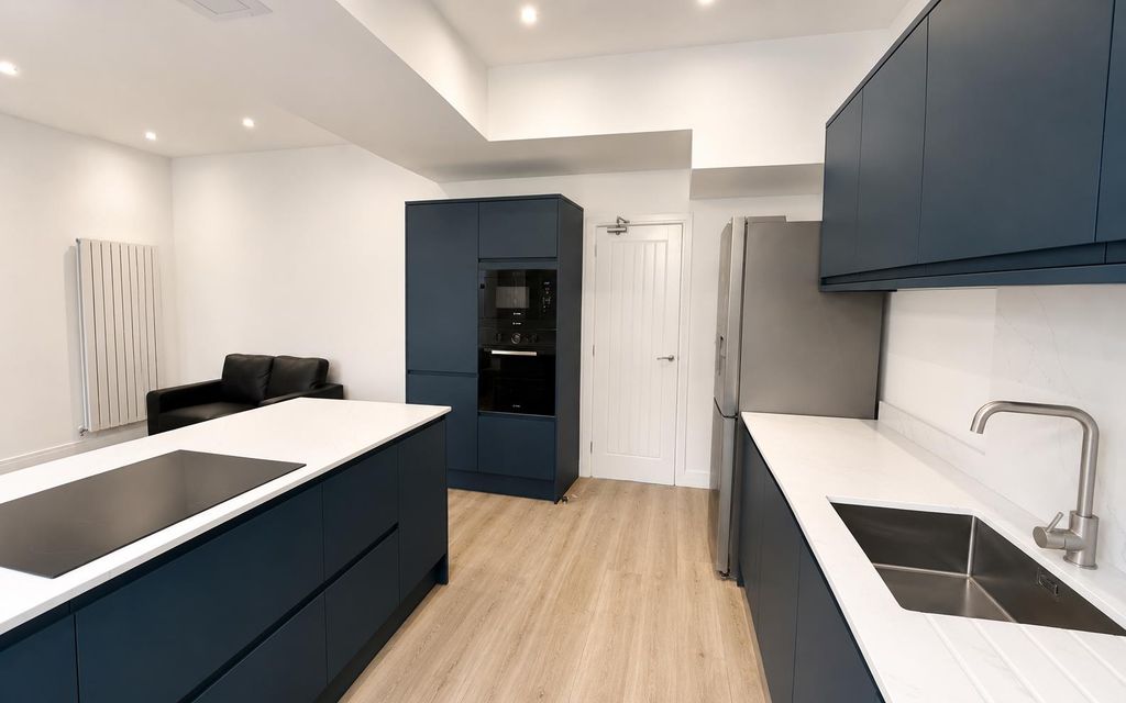 Property photo 1 of 32 Kitchen/Lounge