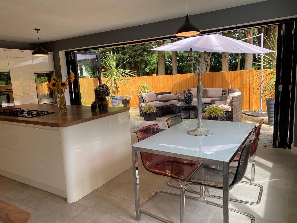 Property photo 2 of 31 Breakfast Kitchen
