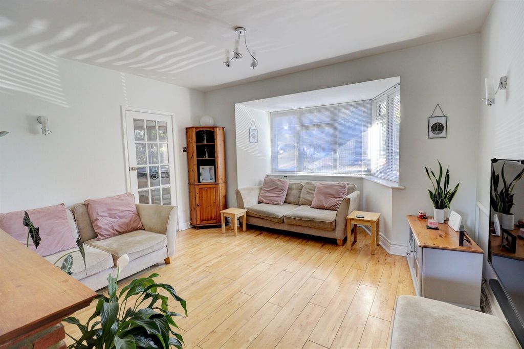 Property photo 2 of 16 Picture No. 02