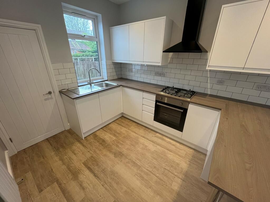 Property photo 1 of 8 Beautiful Modern Kitchen