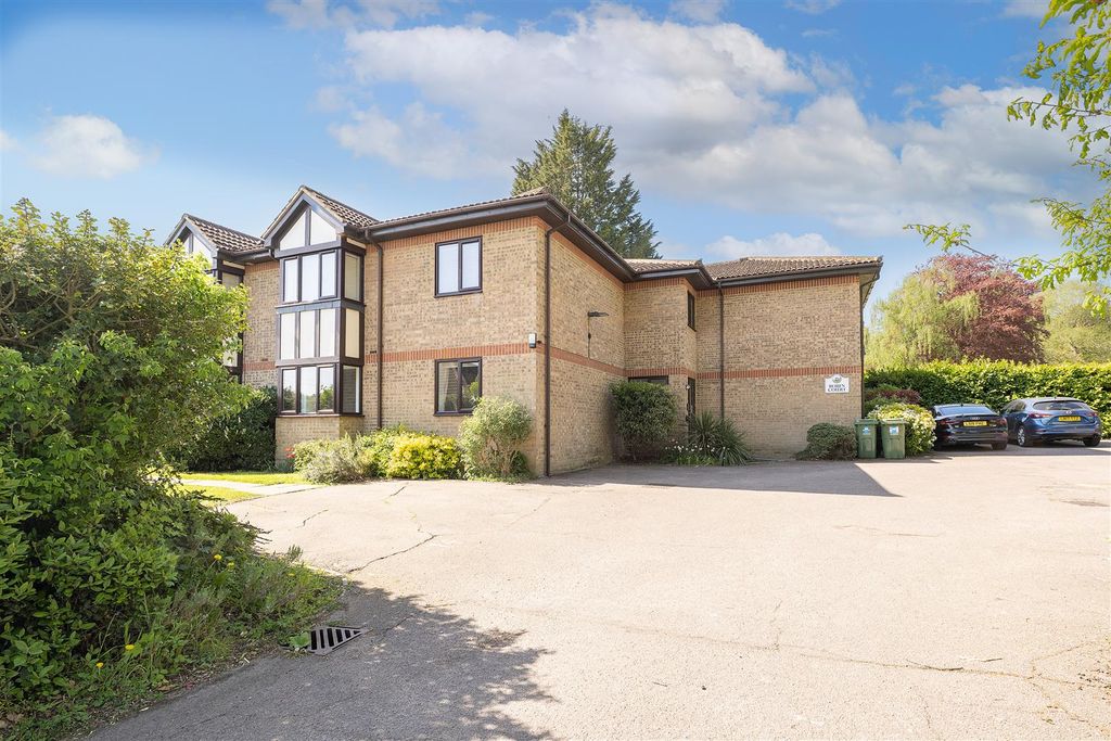 Property photo 1 of 11 Robin-Court-02.Jpg