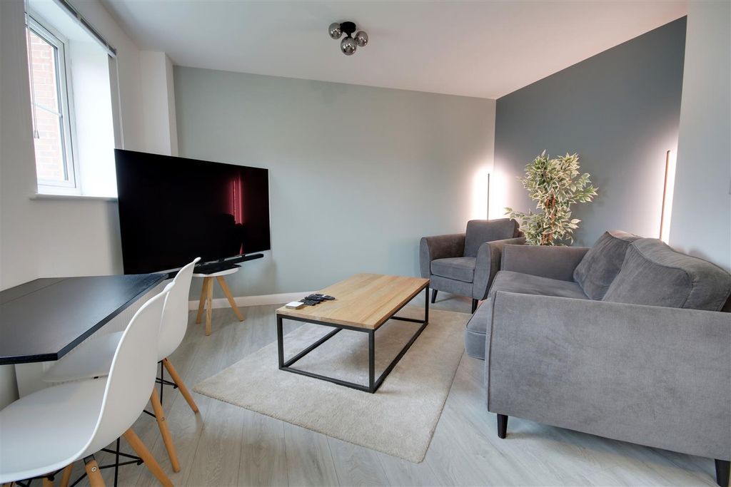 Property photo 3 of 9 Lounge