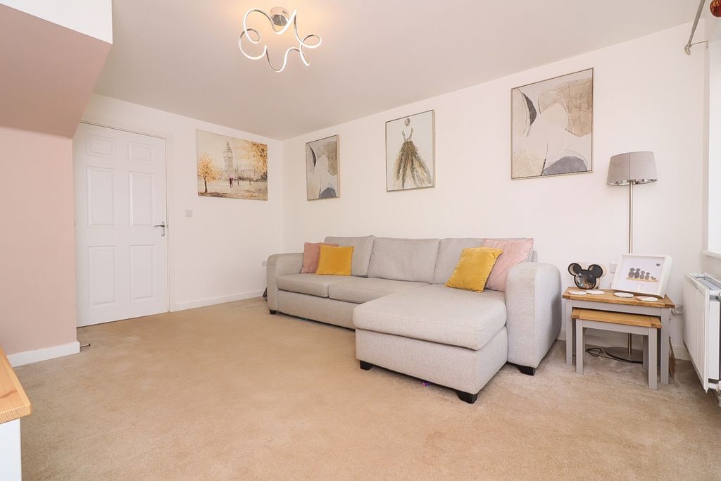 Property photo 2 of 32 Image00011