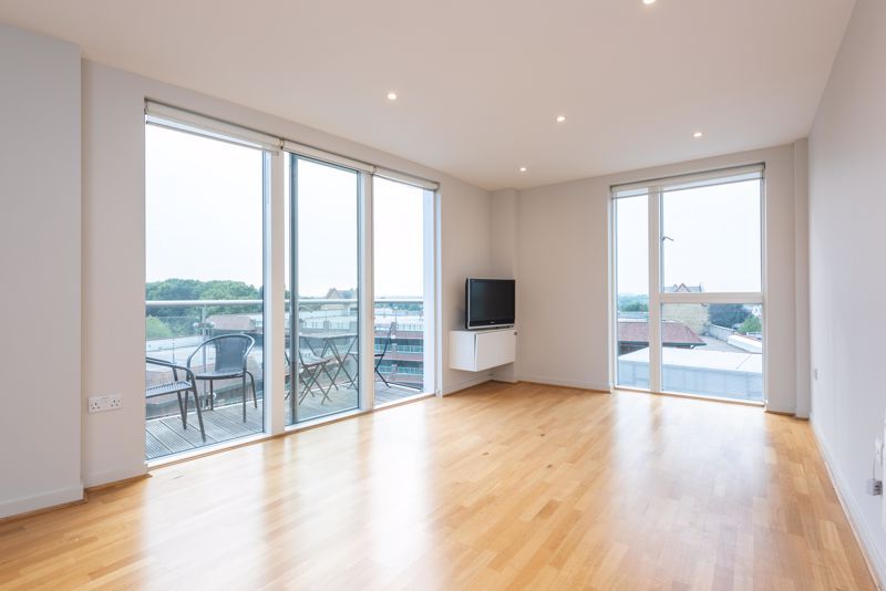 Property photo 3 of 10 Photo 1