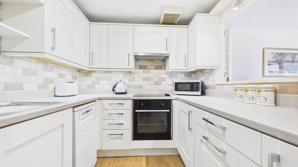 2 bed flat for saleStation Road, Arnside LA5 photo 4