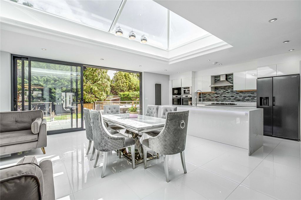Property photo 1 of 20 Dining Room