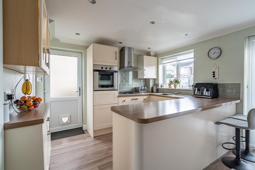 Property photo 3 of 15 Kitchen Diner