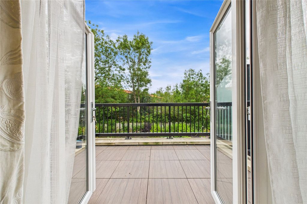 Property photo 2 of 20 Balcony