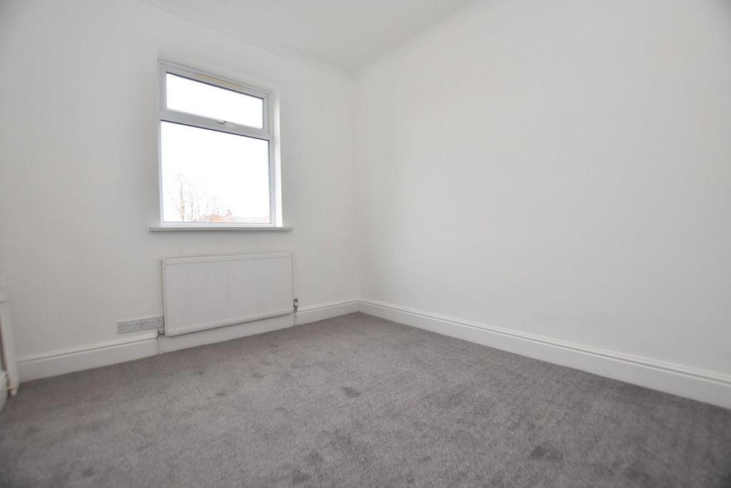 Property photo 2 of 8 Bed 2.Jpg