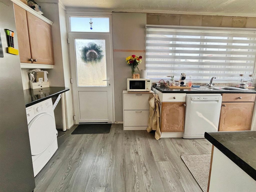 Property photo 3 of 13 Kitchen