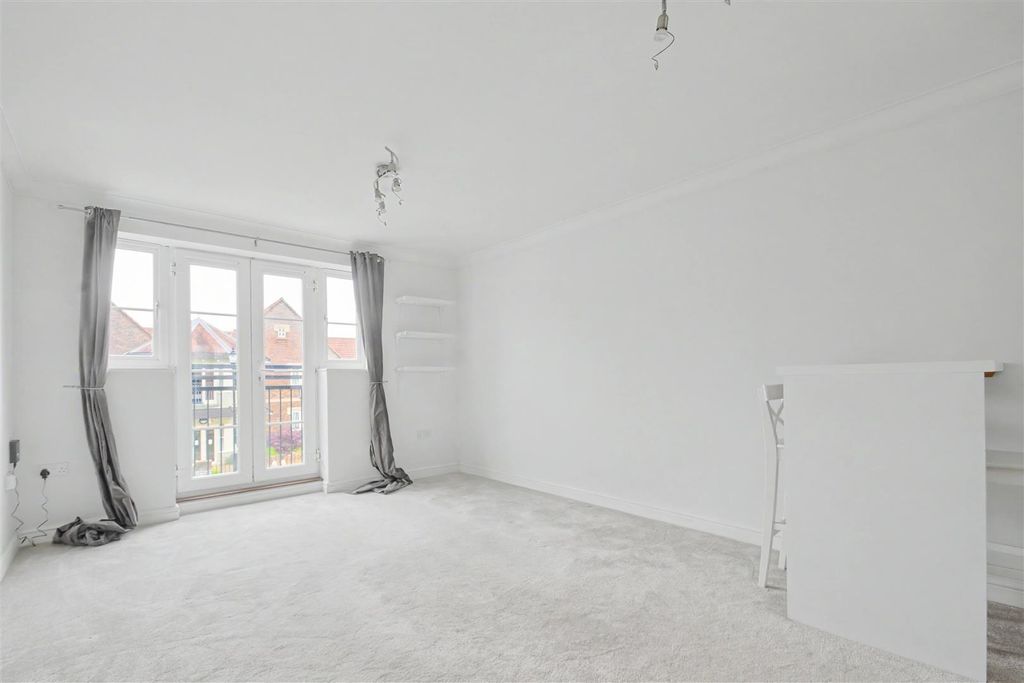 Property photo 2 of 7 Lounge 1.Jpg
