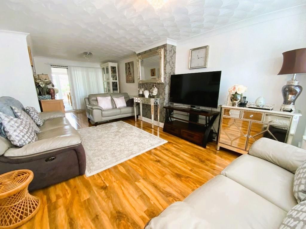 Property photo 3 of 17 Living Room 25'1 x 11'6