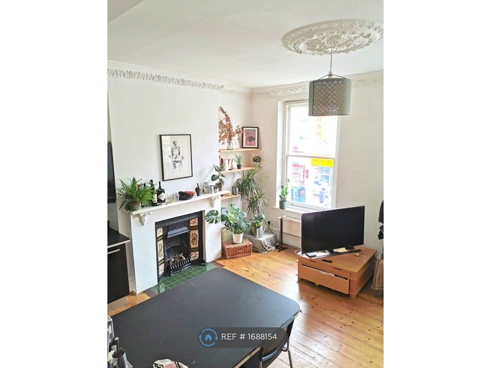 Property photo 2 of 27