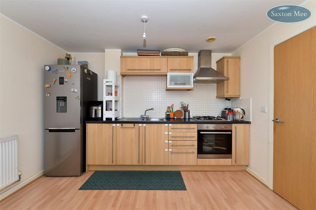 Property photo 3 of 18 Sovereign Pt - Kitchen 0104.Jpg
