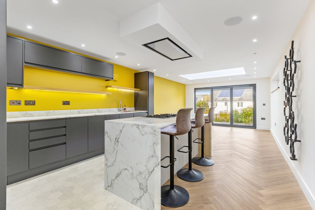 Property photo 1 of 31 Primary Property Image