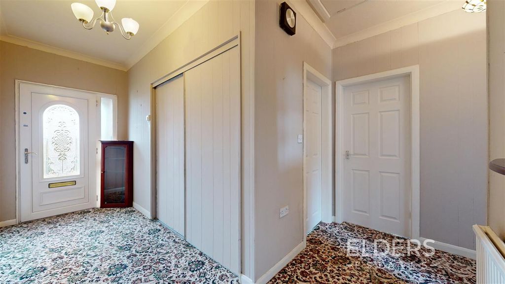 Property photo 3 of 11 Entrance Hall