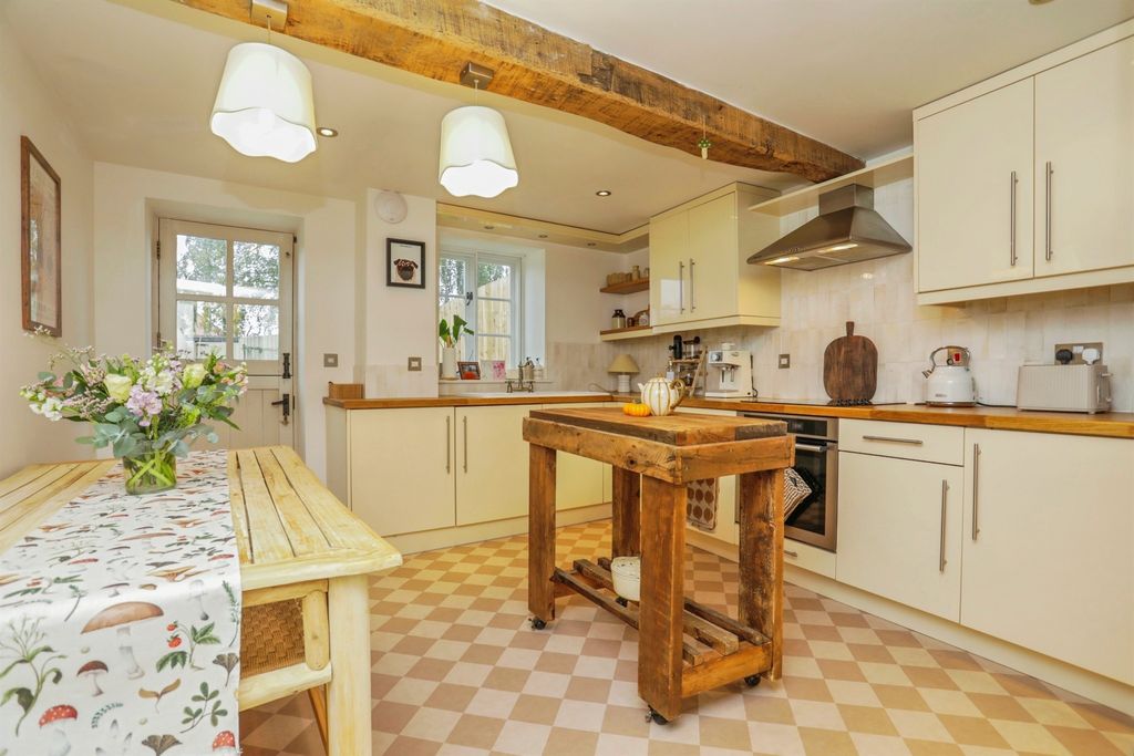 Property photo 3 of 17