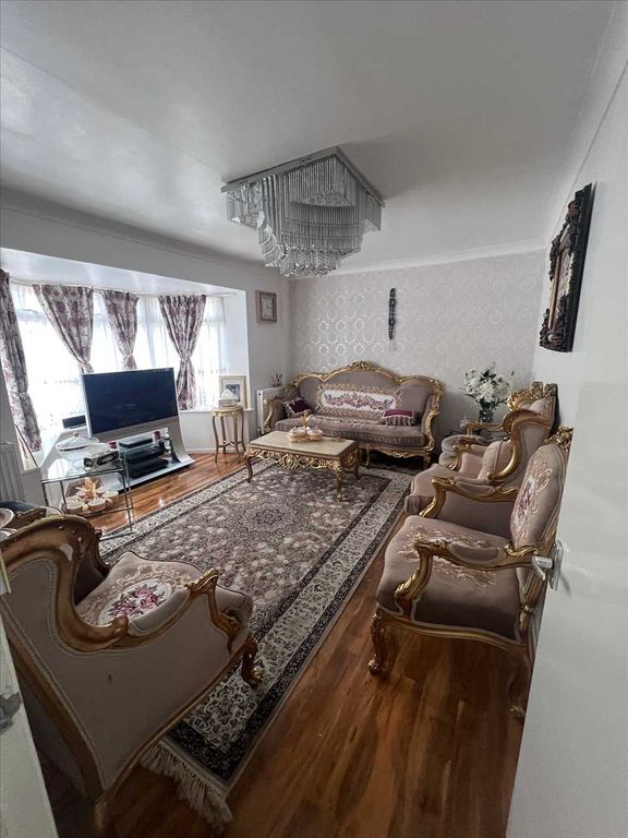 Property photo 2 of 7 Lounge