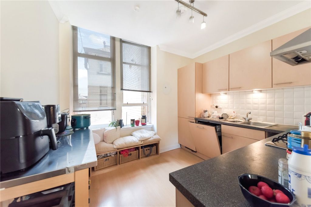 Property photo 3 of 17 Kitchen