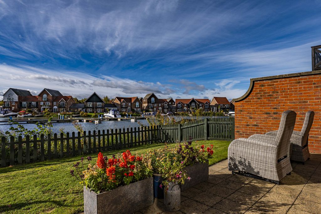 Property photo 3 of 23